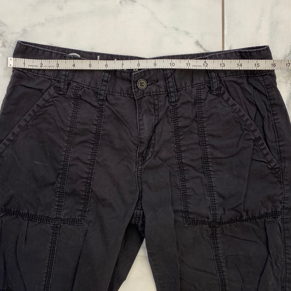 Clavin Klein Cargo Capri Size: 8 - Picture 9 of 11